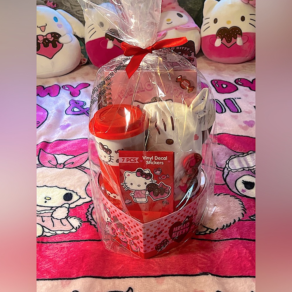 NWT* 2024 Hello Kitty Valentine’s Day gift basket, Limited Edition - Picture 3 of 4